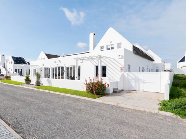 7 Bedroom House in Jacobs Bay