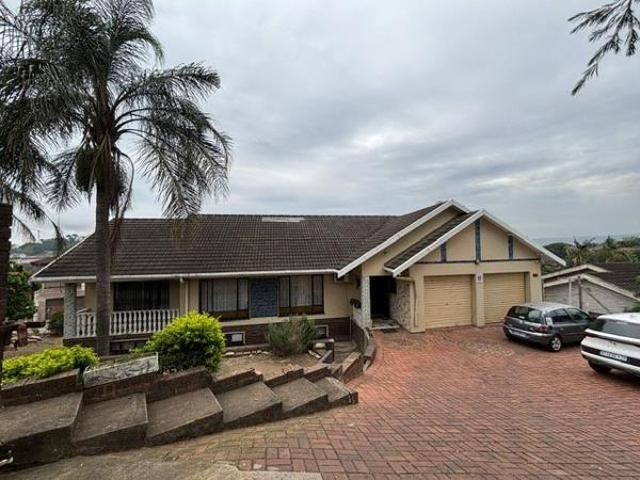 7 Bedroom House in Lotusville