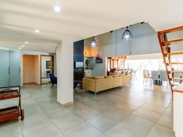 7 Bedroom House in Lakeland Estate