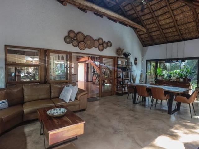 7 Bedroom House in Lakeland Estate