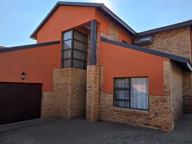7 Bedroom House in Langenhovenpark