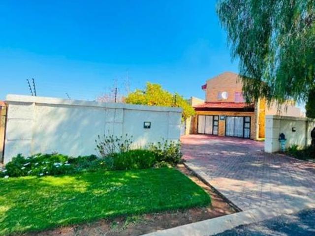 7 Bedroom House in Mmabatho Unit 6