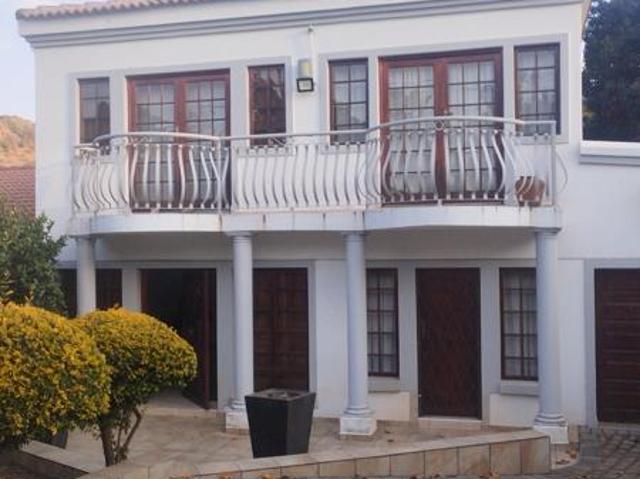 7 Bedroom House in Mondeor