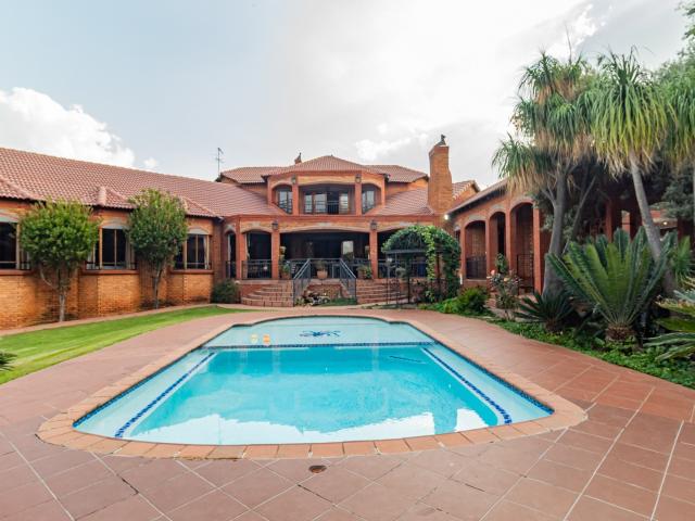7 Bedroom House in Mooikloof Equestrian Estate