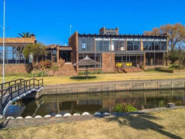 7 Bedroom House in Marlbank