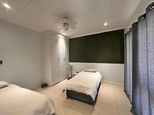 7 Bedroom House in Meer En See