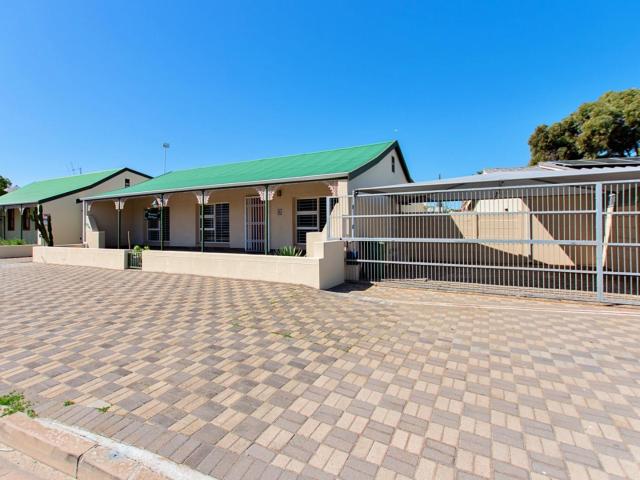 7 Bedroom House in Middedorp