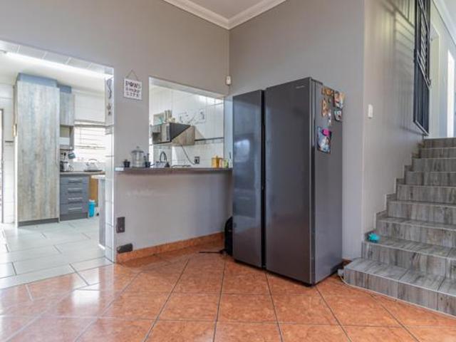 7 Bedroom House in Noordheuwel