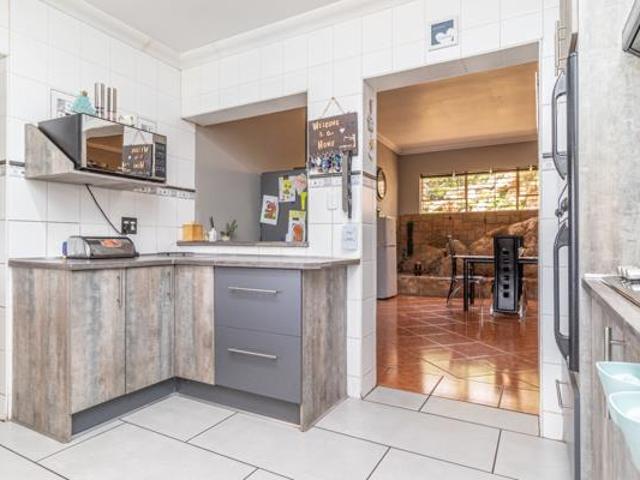 7 Bedroom House in Noordheuwel