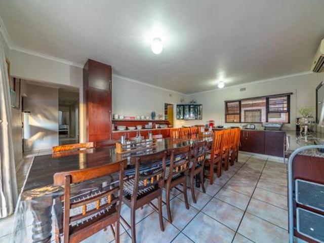 7 Bedroom House in Northern Paarl