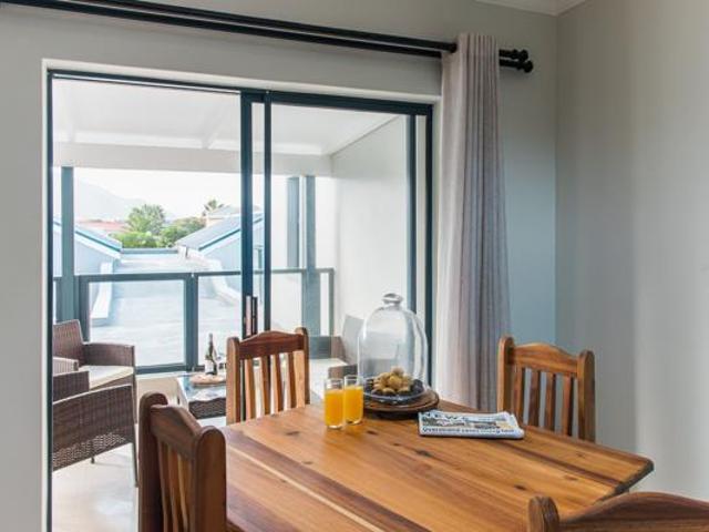 7 Bedroom House in Sandbaai
