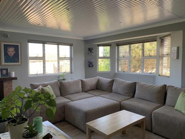 7 Bedroom House in Sandbaai