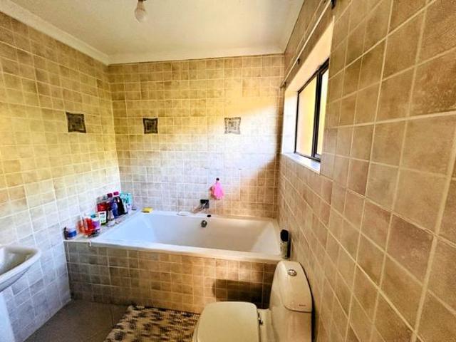 7 Bedroom House in Sea Park