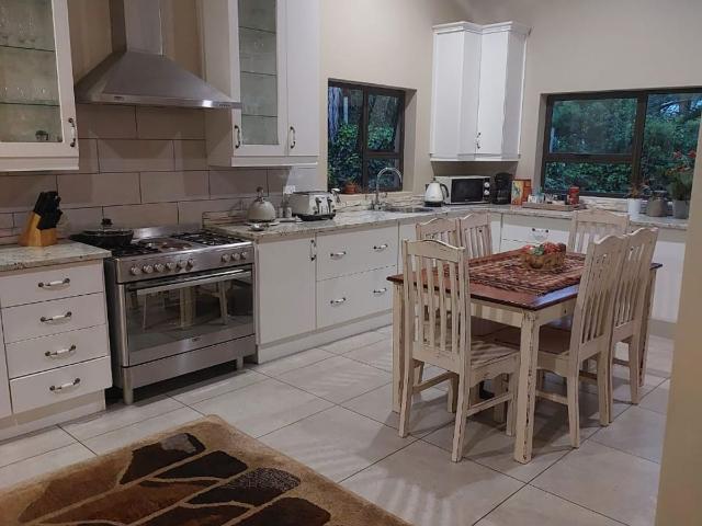 7 Bedroom House in Signal Hill