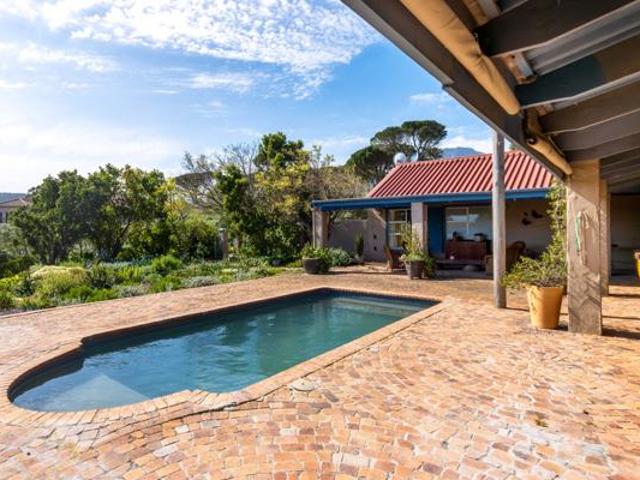 7 Bedroom House in Sir Lowrys