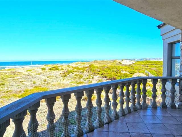 7 Bedroom House in Stilbaai Oos