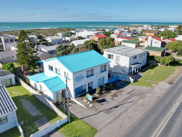 7 Bedroom House in Struisbaai