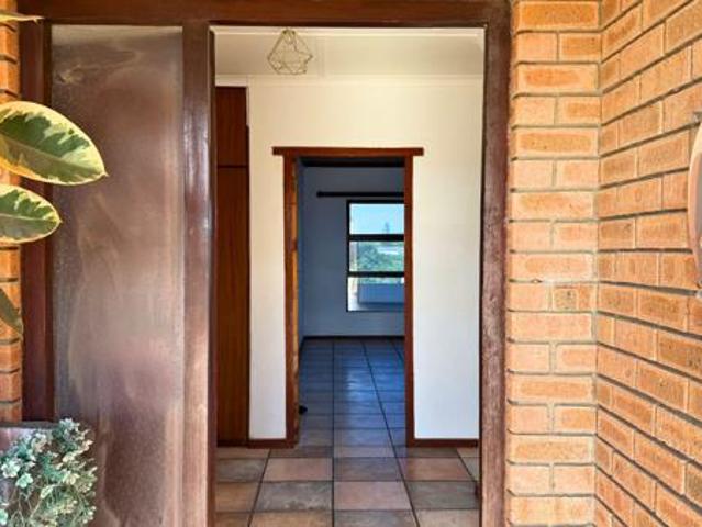 7 Bedroom House in Pearly Beach