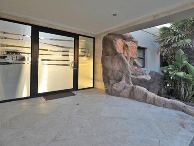 7 Bedroom House in Plattekloof