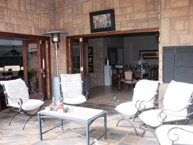 7 Bedroom House in Roylglen Gardens