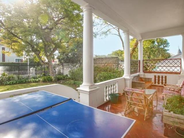7 Bedroom House in Rosebank