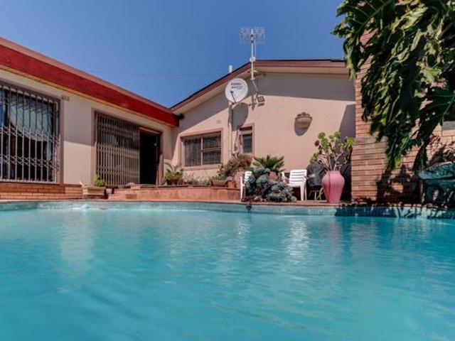 7 Bedroom House in Richmond Estate