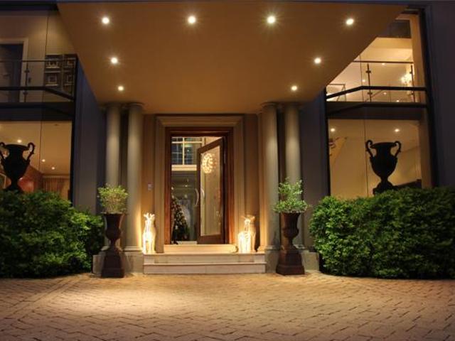 7 Bedroom House in Woodhill