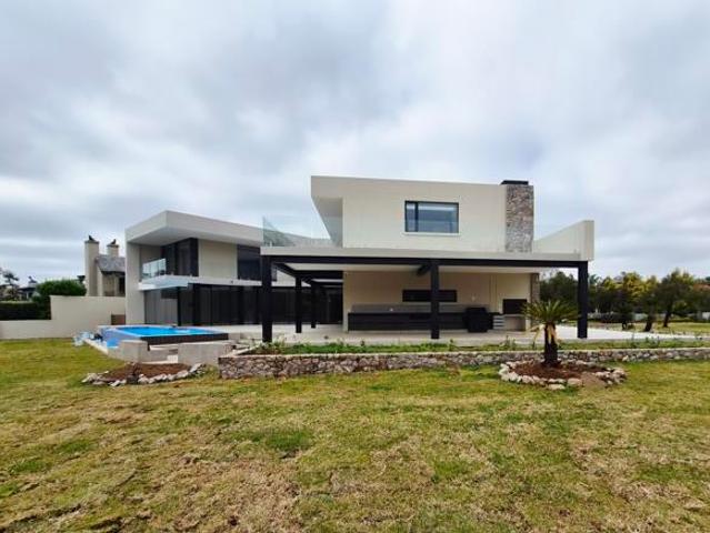 7 Bedroom House in Woodhill Golf Estate