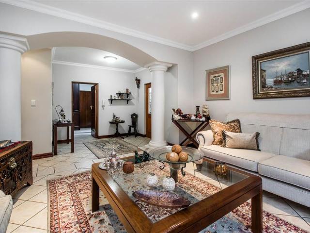 7 Bedroom House in Waterkloof Ridge