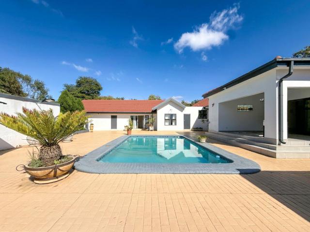 7 Bedroom House in Waterkloof Ridge