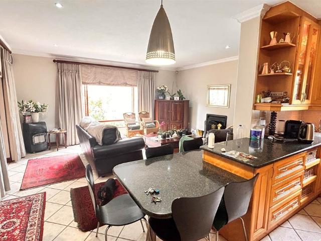 7 Bedroom House in Waterkloof Ridge