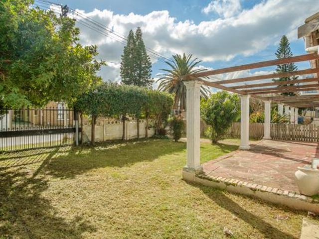7 Bedroom House in Wetton
