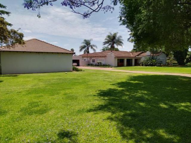 7 Bedroom House in Weltevreden Park