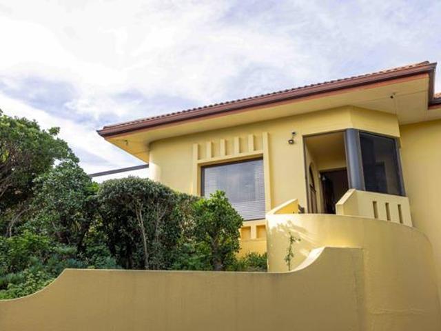 7 Bedroom House in West Beach