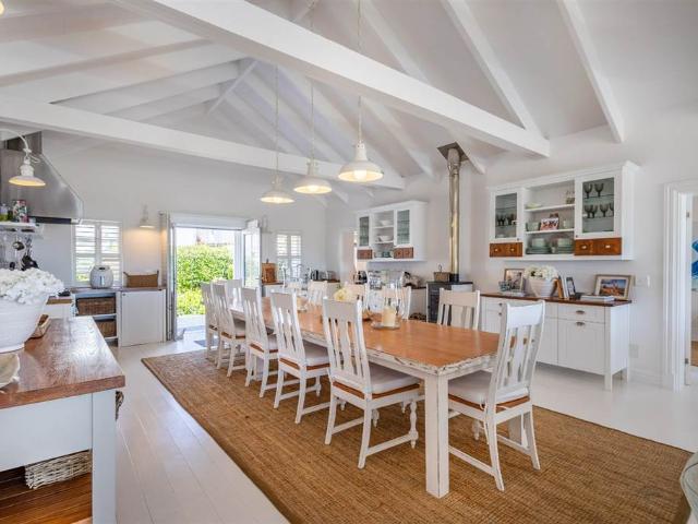 7 Bedroom House in Whale Rock