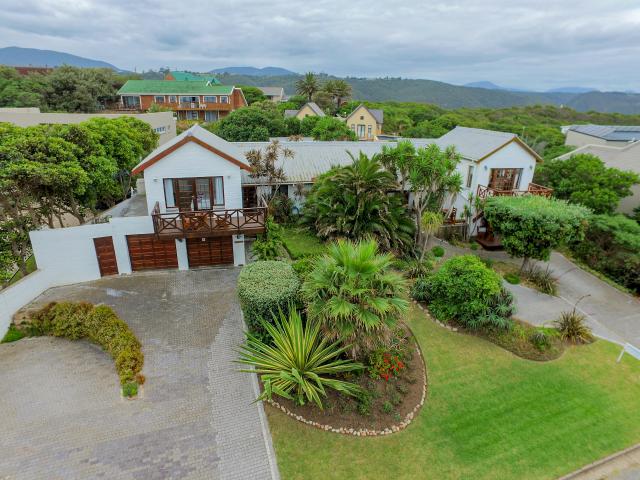 7 Bedroom House in Wilderness Central
