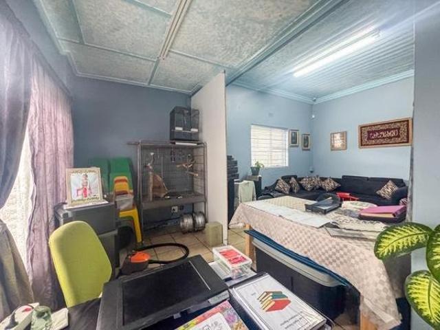 7 Bedroom House in Wynberg Upper