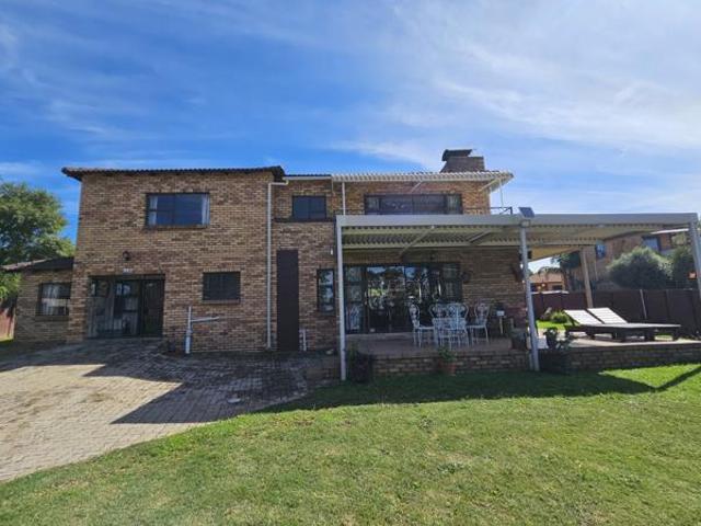 7 Bedroom House in Vaal Marina