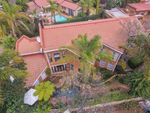 7 Bedroom House in Zwartkop