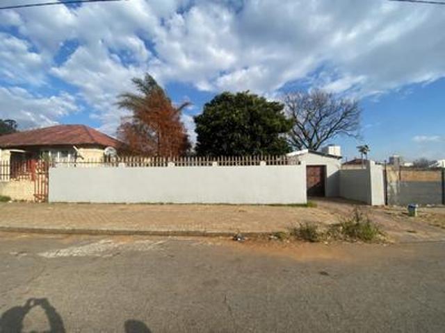 7 bedroom house on the market consis.