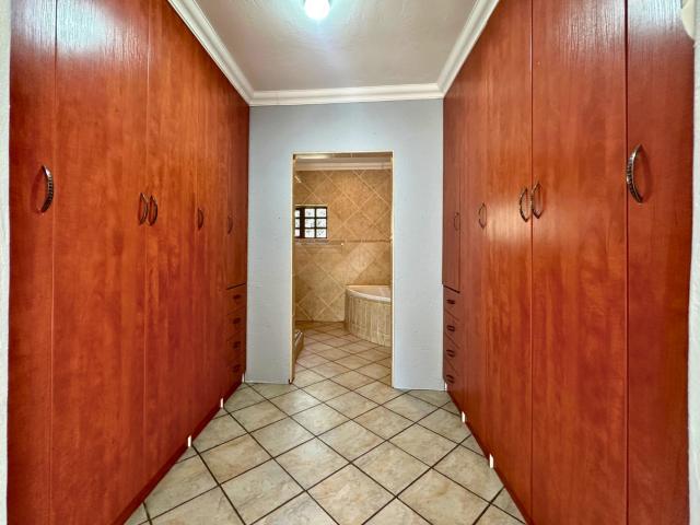 7 Bedroom House To Rent in Waterkloof Ridge