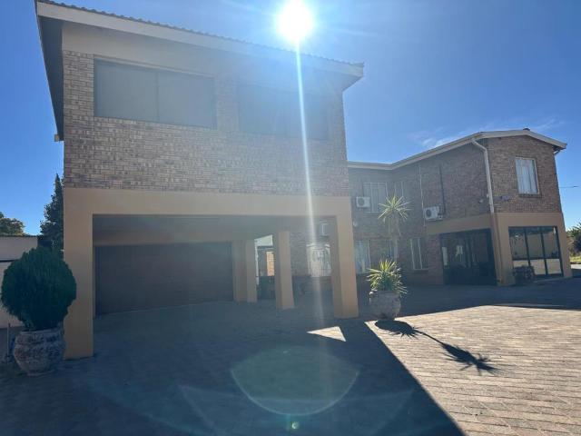 7 Bedroom House to Rent in West End
