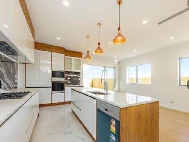 7 bedroom home in Flat Bush!