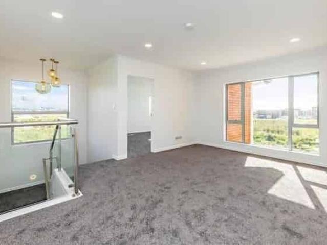 7 bedroom home in Flat Bush!