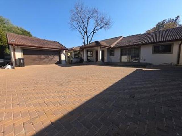 7 bedroom home on the market in brac.