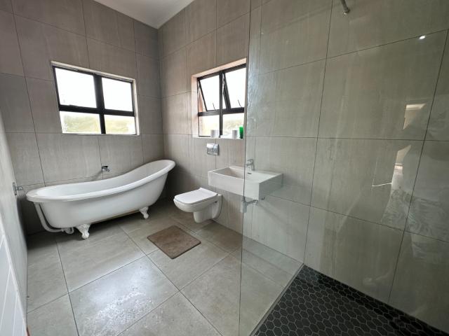 7 Bedroom Townhouse For Sale in Glenwood