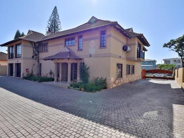 7 Bedroom Townhouse in Ferreira Town