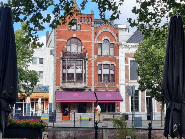 7 bedrooms Huurwoning Surface Area: 340m2