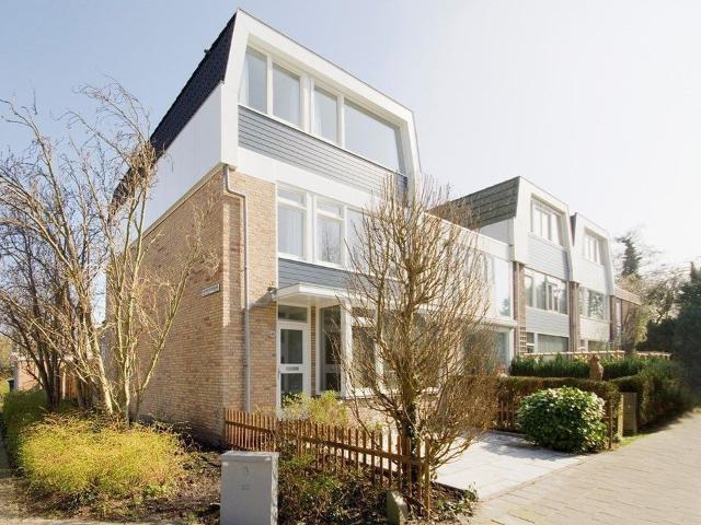 7 bedrooms House Surface Area: 200m2 Unfurnished