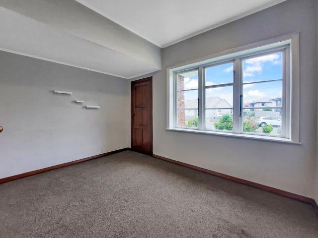 7 Beds, 2 Bathrooms In Riccarton